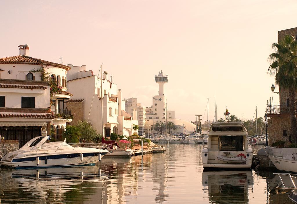 Apartaments Can Gibert Castello  D'Empuries Exterior photo